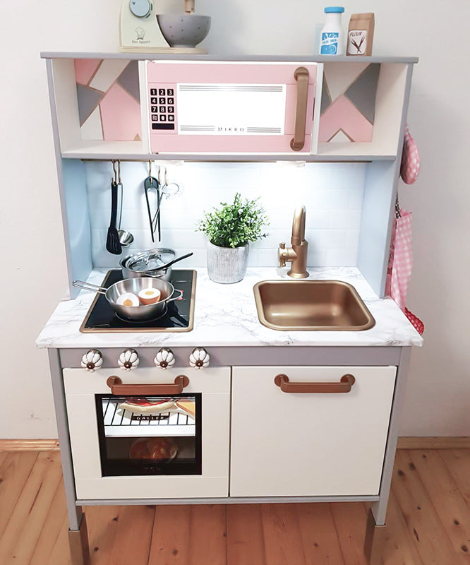 Duktig-kök i grått, rosa och guld från Italien