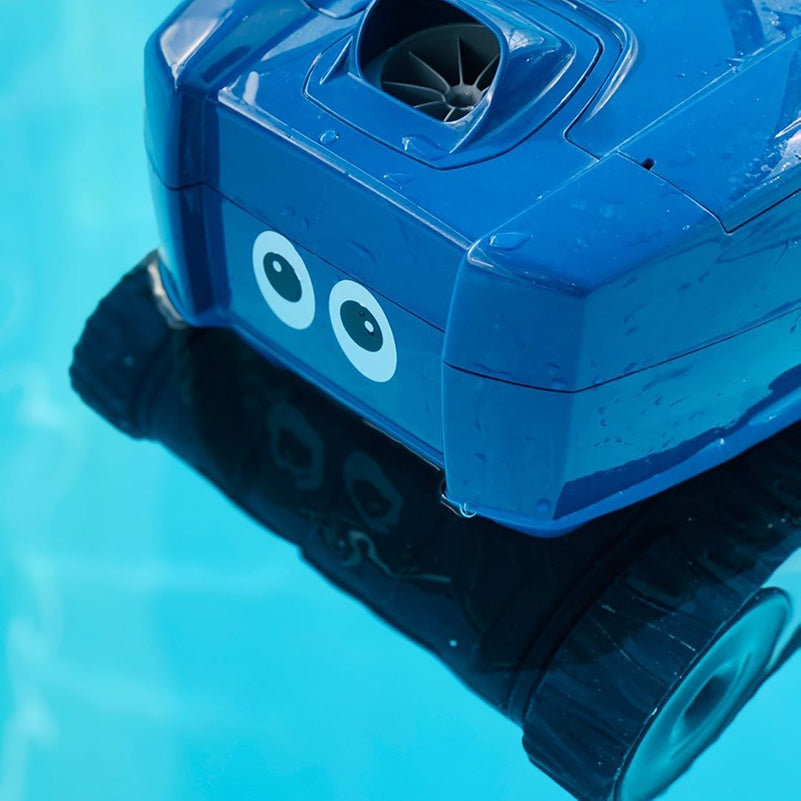 Poolroboten Robban testar små ögon från Kulform