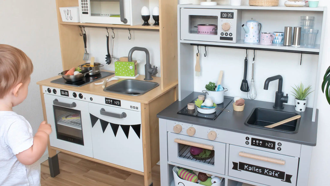 Duktig eller Silltrut bredvid varandra - En jämförelse av de båda leksaksköken från IKEA