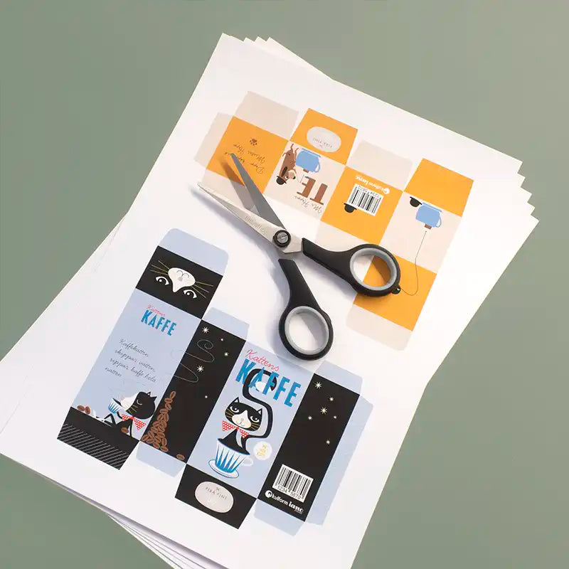 Fyra ark med förpackningar och ett blad med instruktioner ingår.