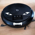 Robotdammsugare med ögon och huggtänder