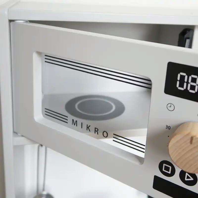 Dekor till mikroluckans fönster på leksaksköket Silltrut.