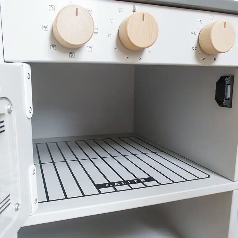 Ugnsgaller som extra detalj i leksaksköket Silltrut från IKEA