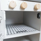 Ugnsgaller som extra detalj i leksaksköket Silltrut från IKEA