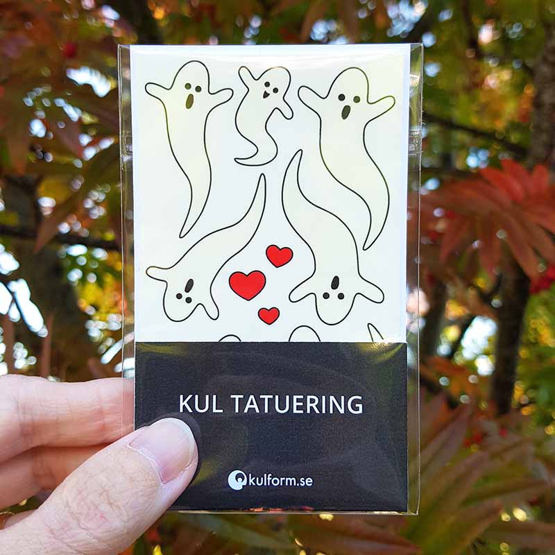 En förpackning med spök-tatueringar innehåller 9 spöken och 3 hjärtan.